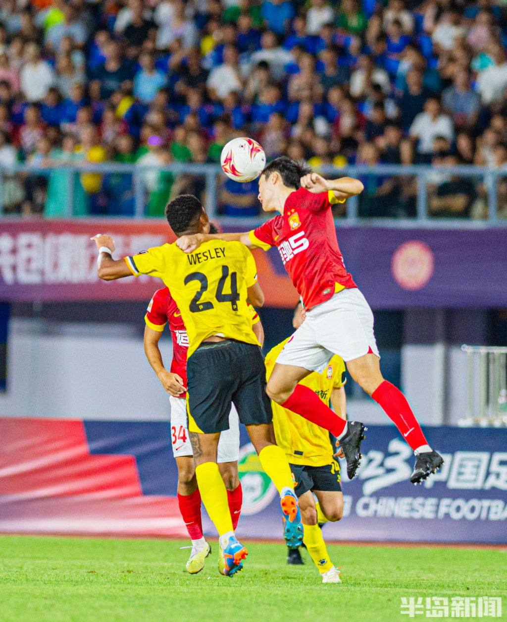 广州恒大主场大胜青岛黄海继续追赶的简单介绍 广州恒大主场大胜青岛黄海继续追赶的简单介绍